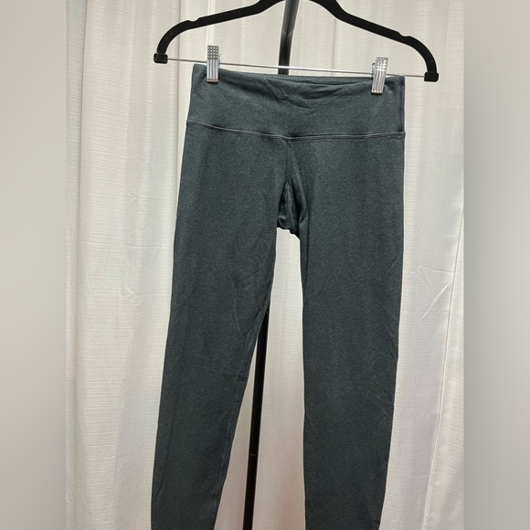 Lululemon Wunder Under Pant in grey | size 4 - Picture 2 of 8